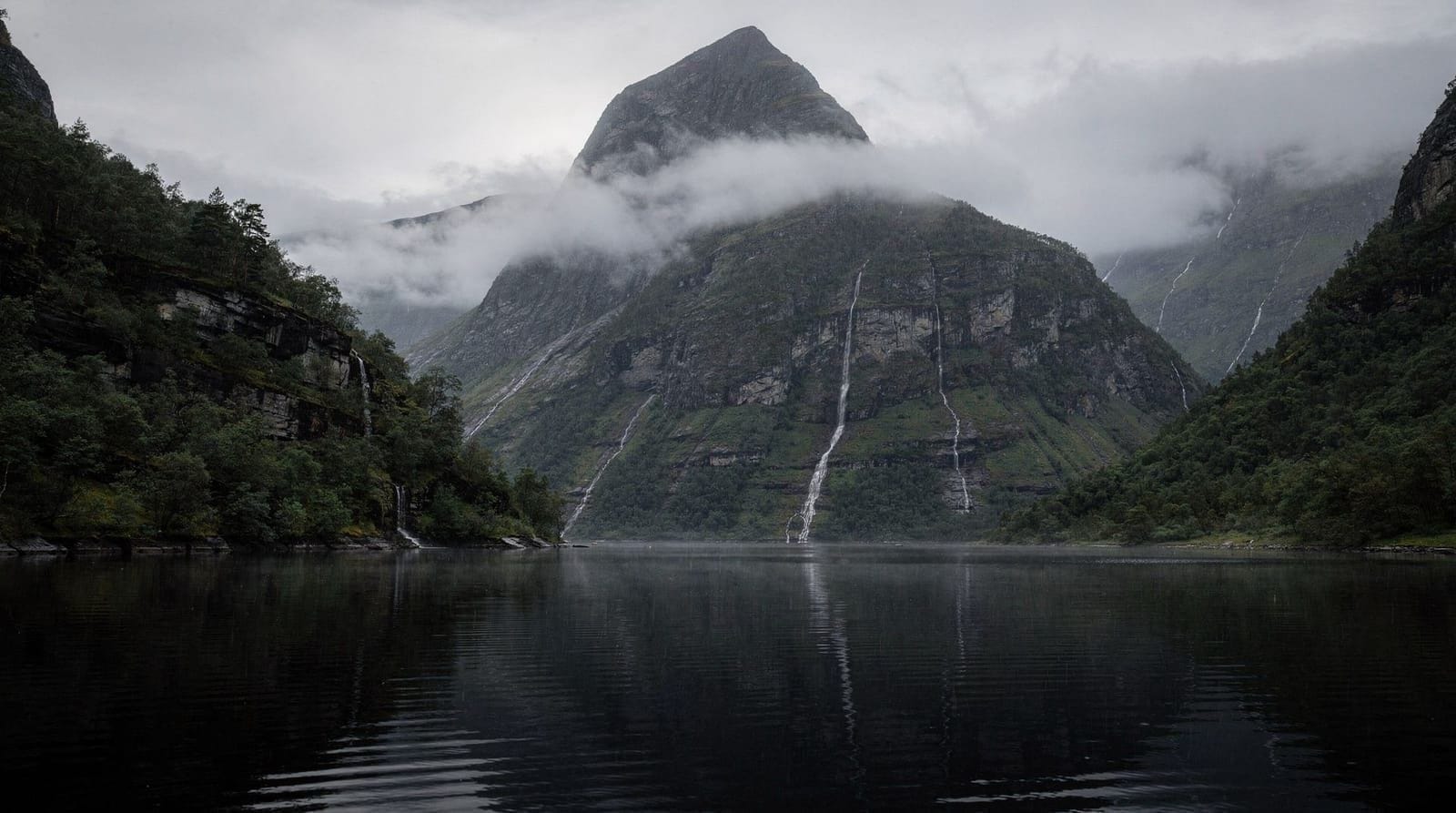 Milford Sound (Piopiotahi)
